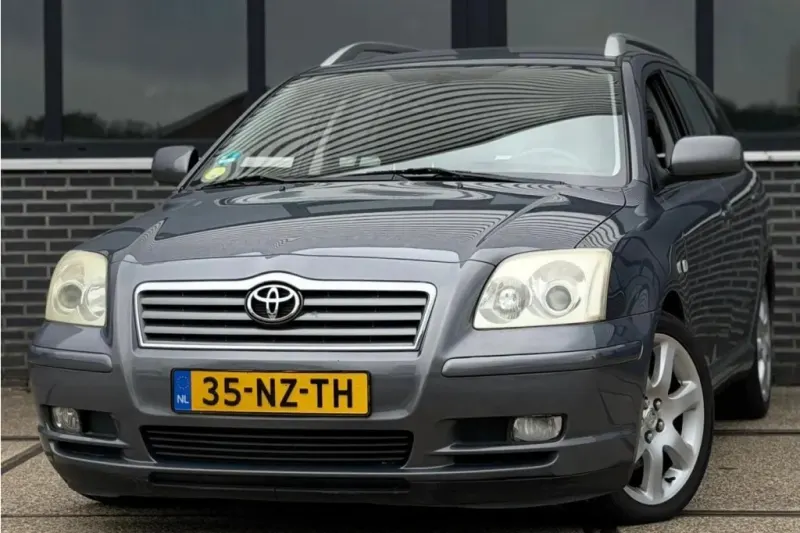Toyota Avensis (2004)