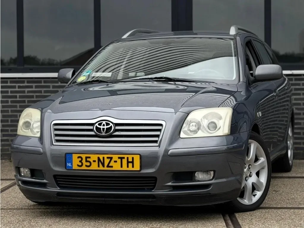 Toyota Avensis (2004) — foto 1