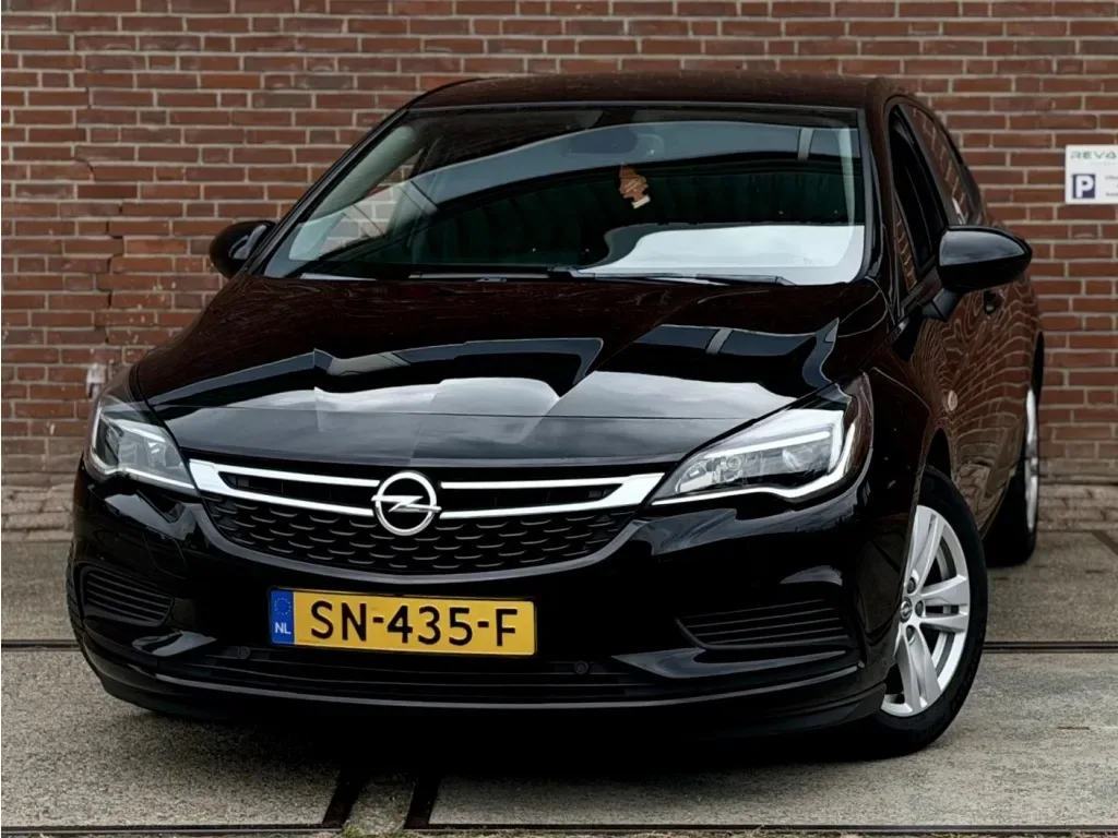Opel Astra (2018) — foto 1