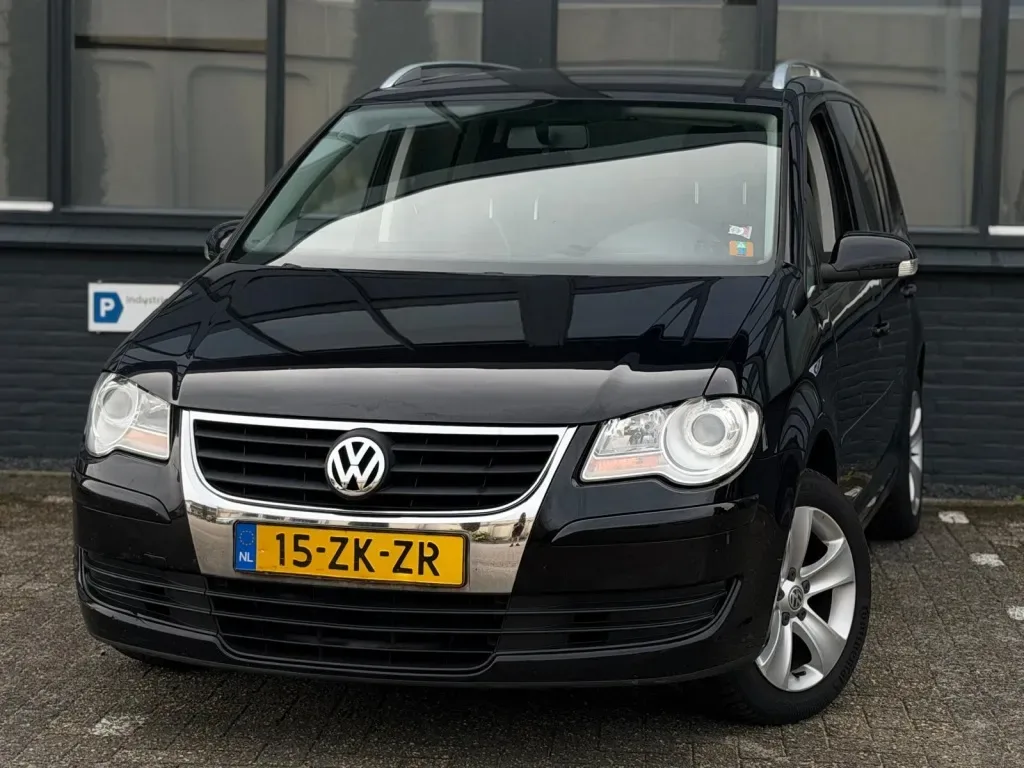 Volkswagen Touran (2008) — foto 1