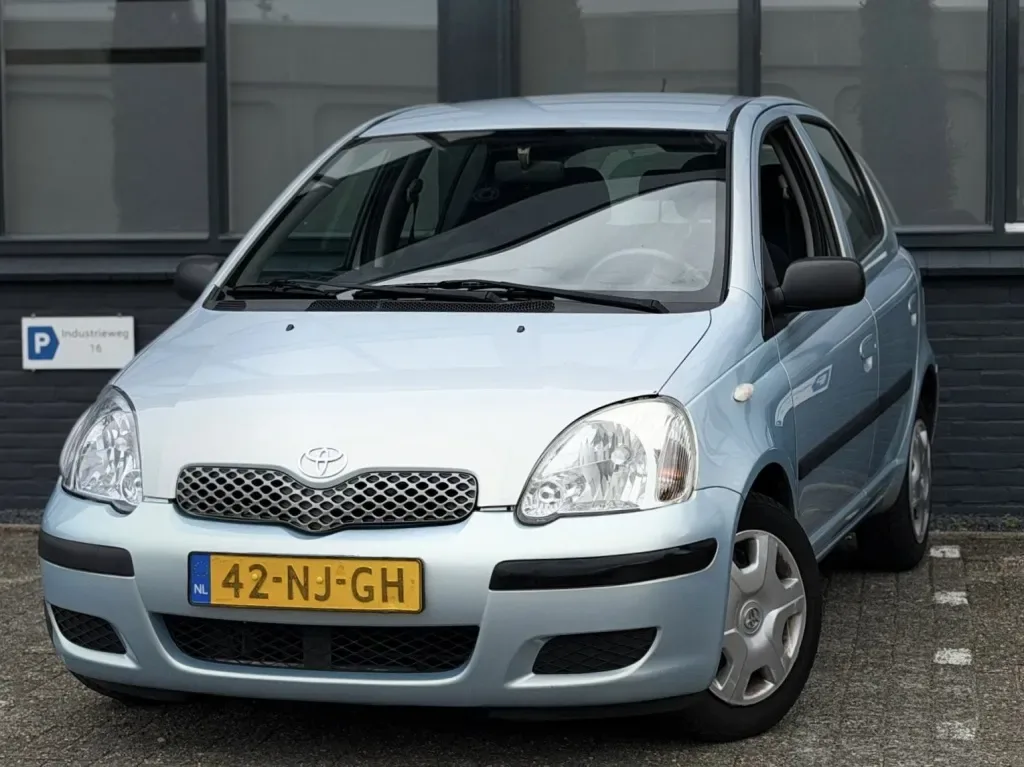 Toyota Yaris (2003) — foto 1