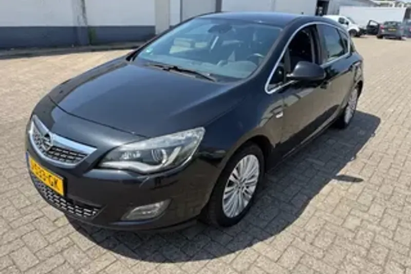 Opel Astra (2011)