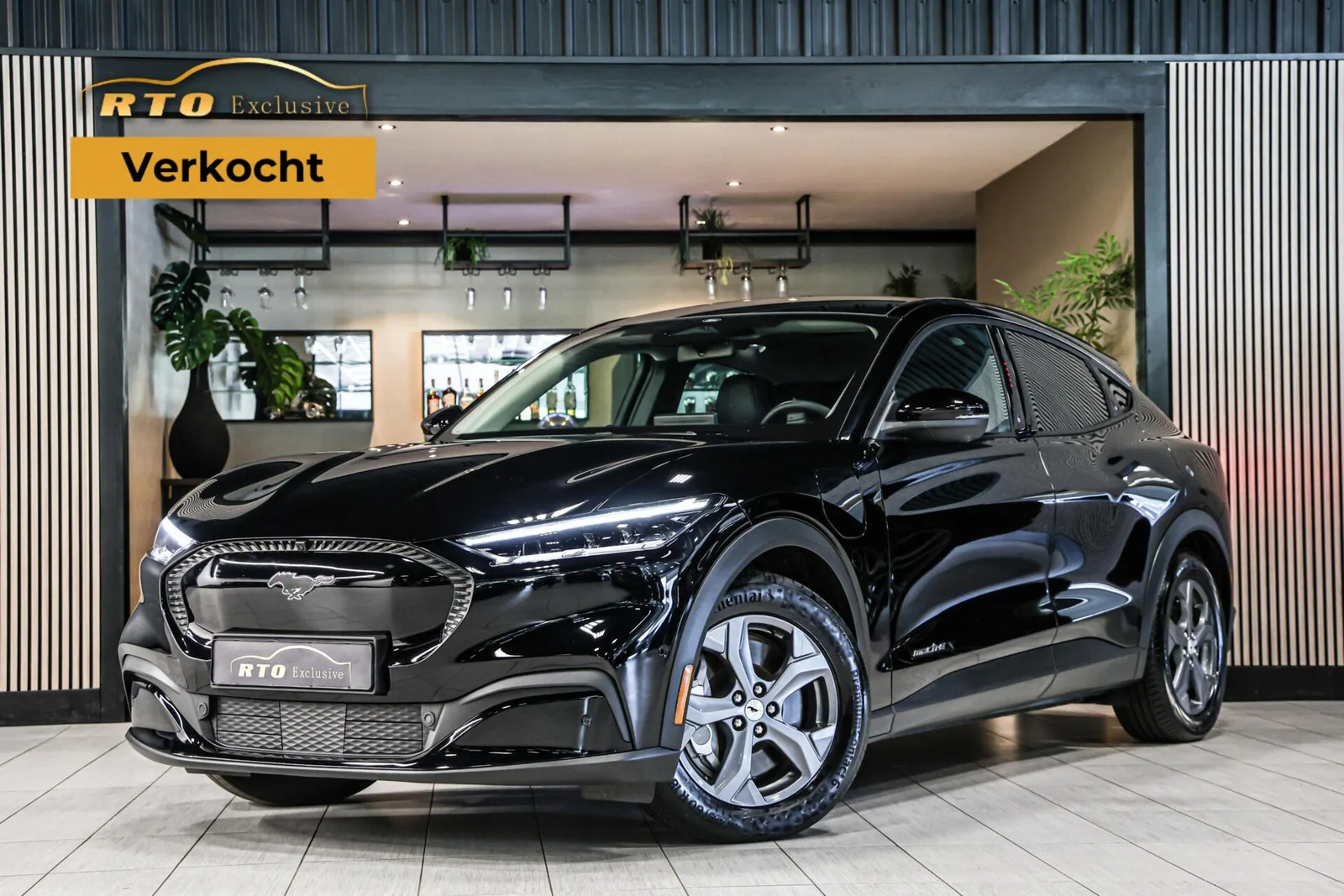 Ford Mustang Mach-E (2021) — foto 1