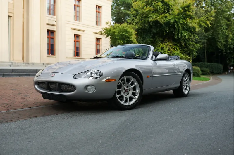 Jaguar XKR (2001)