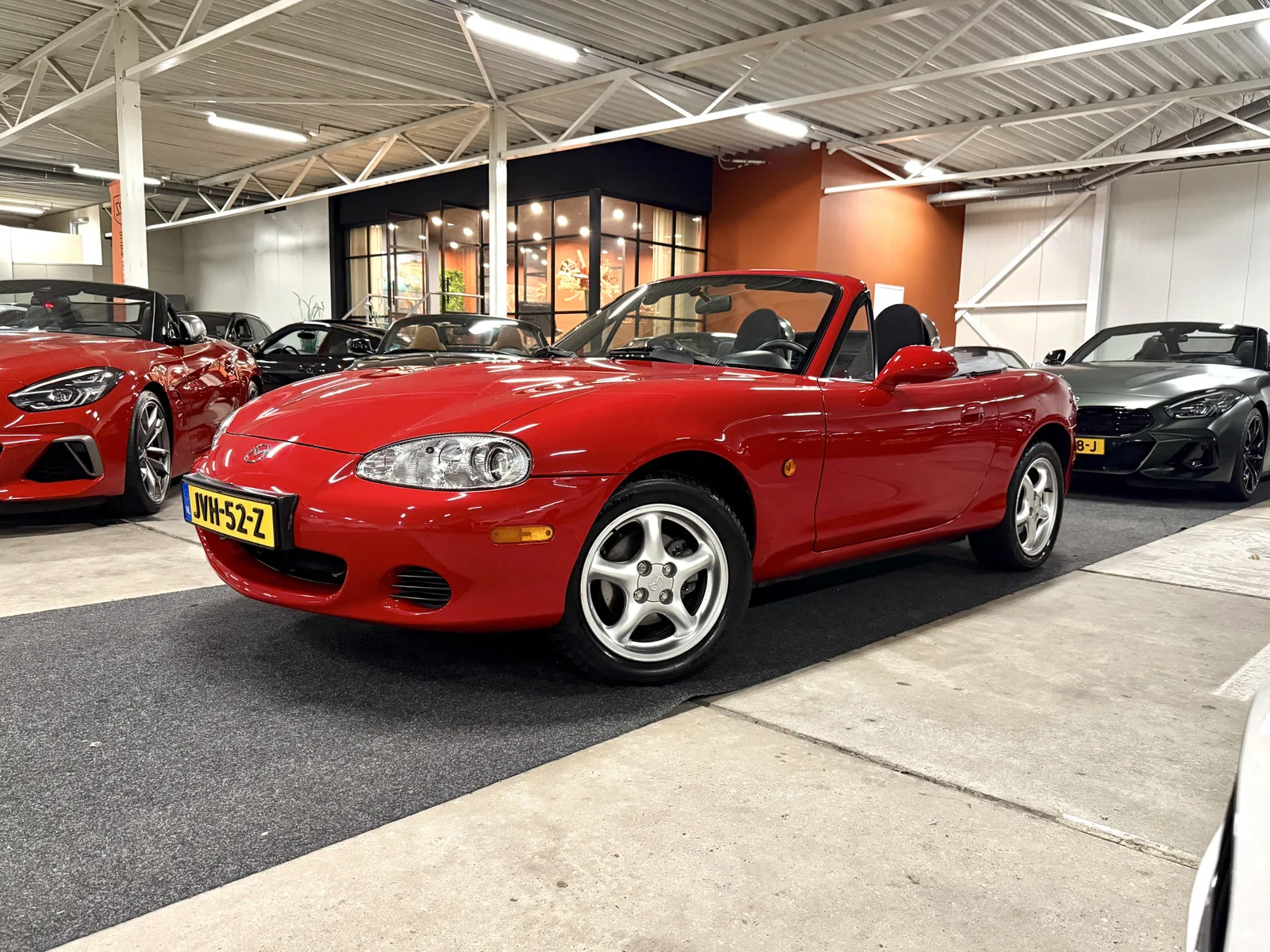 Mazda MX-5 (2002) — foto 1
