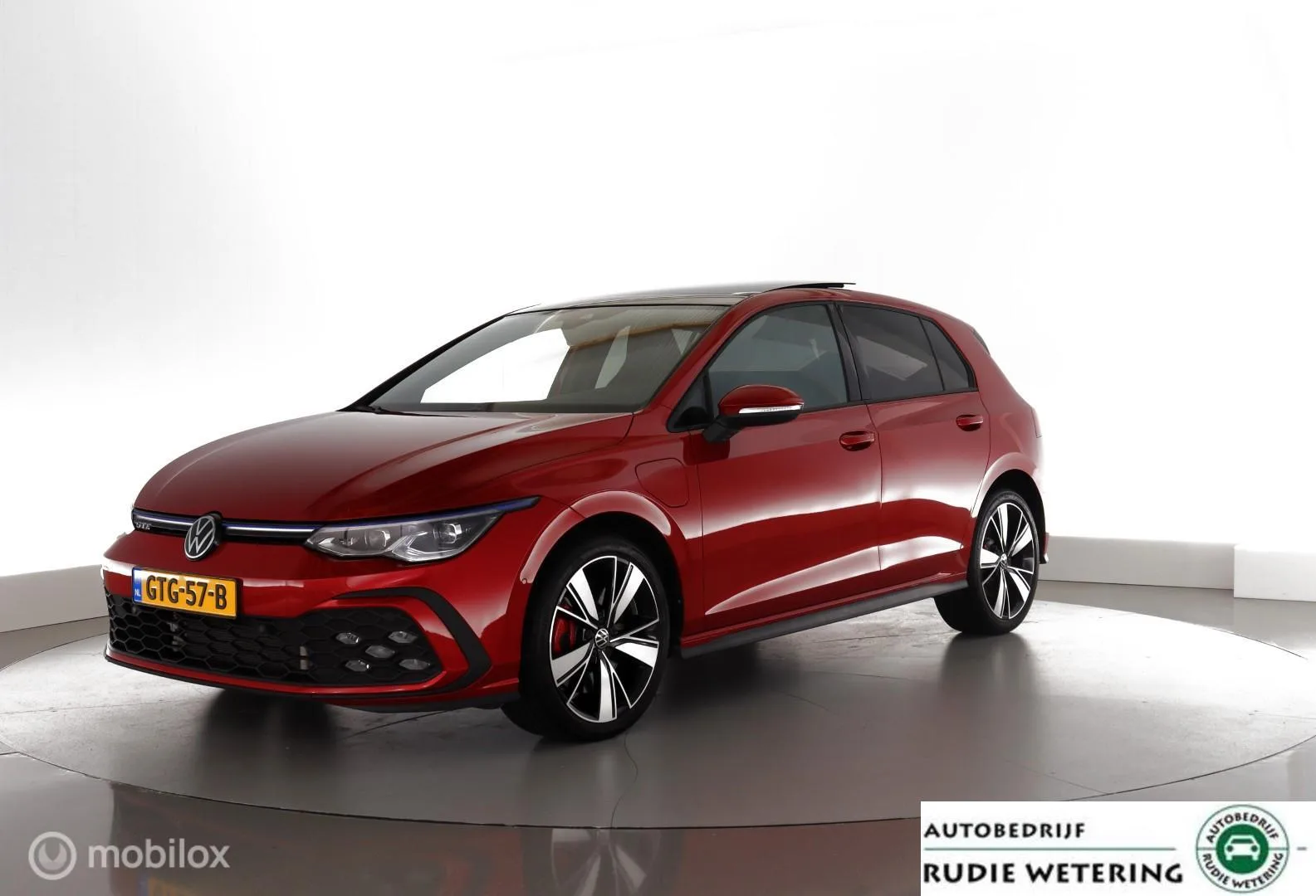 Volkswagen Golf (2023) — foto 1