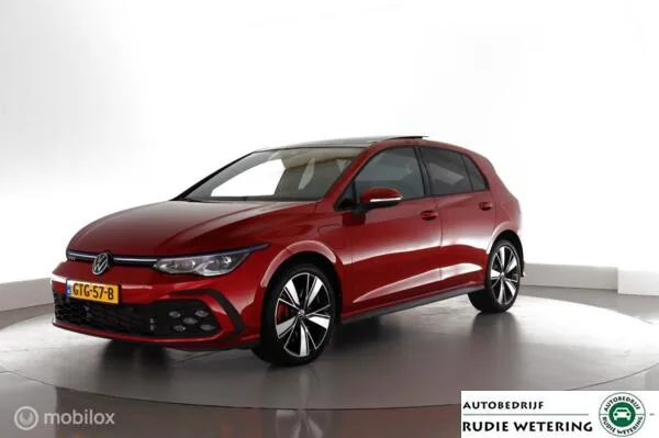 Volkswagen Golf (2023) — foto 1