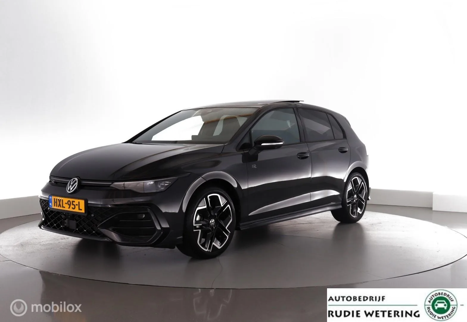 Volkswagen Golf (2024) — foto 1