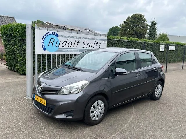 Toyota Yaris (2013) — foto 1