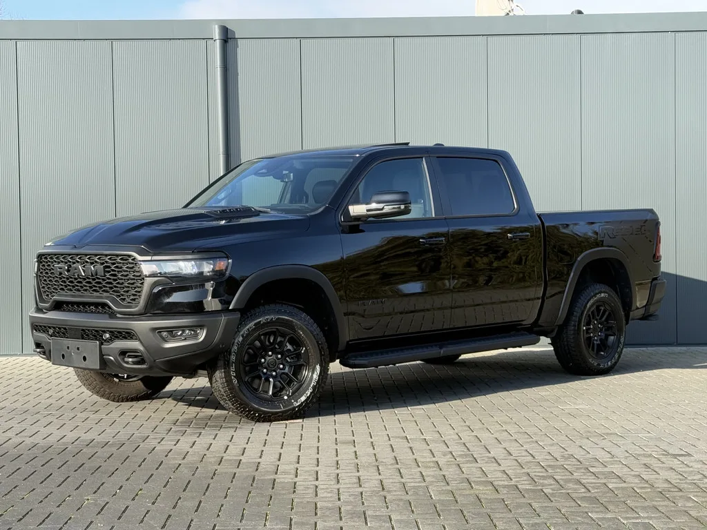 Dodge Ram (2024) — foto 1