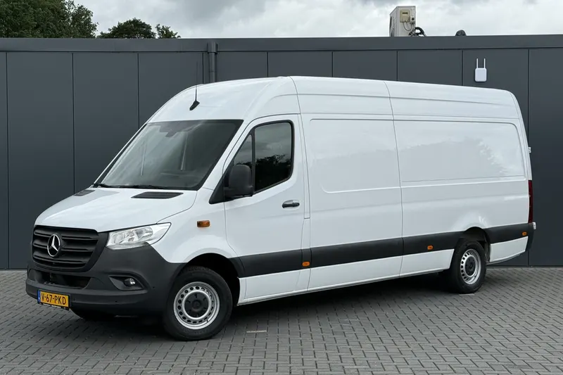Mercedes-Benz Sprinter (2023)