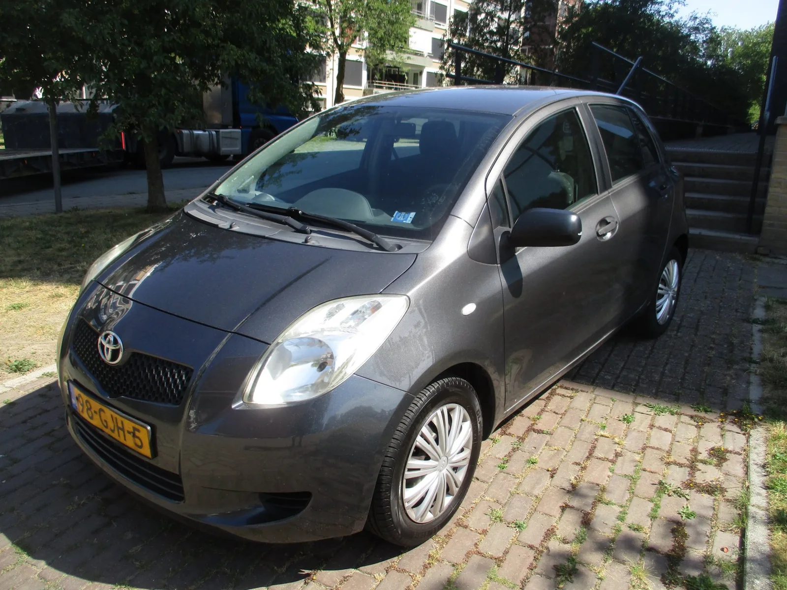 Toyota Yaris (2008) — foto 1