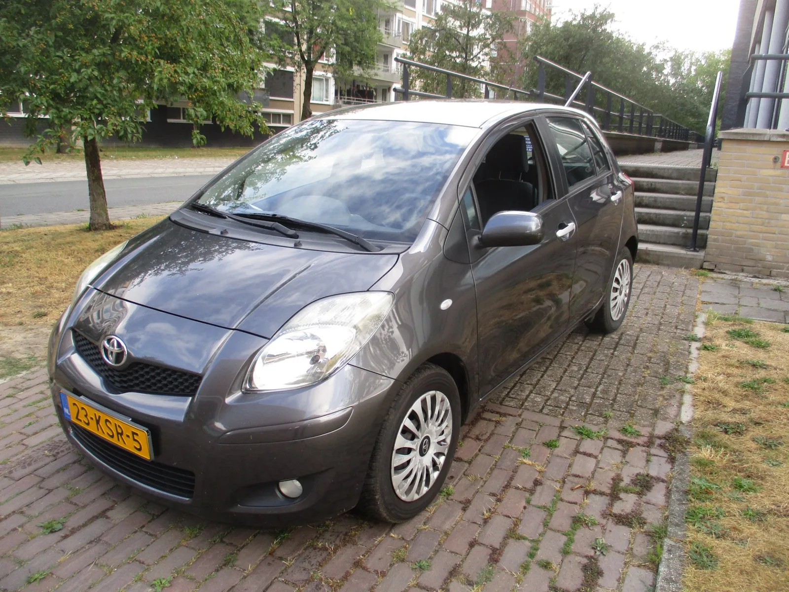 Toyota Yaris (2010) — foto 1