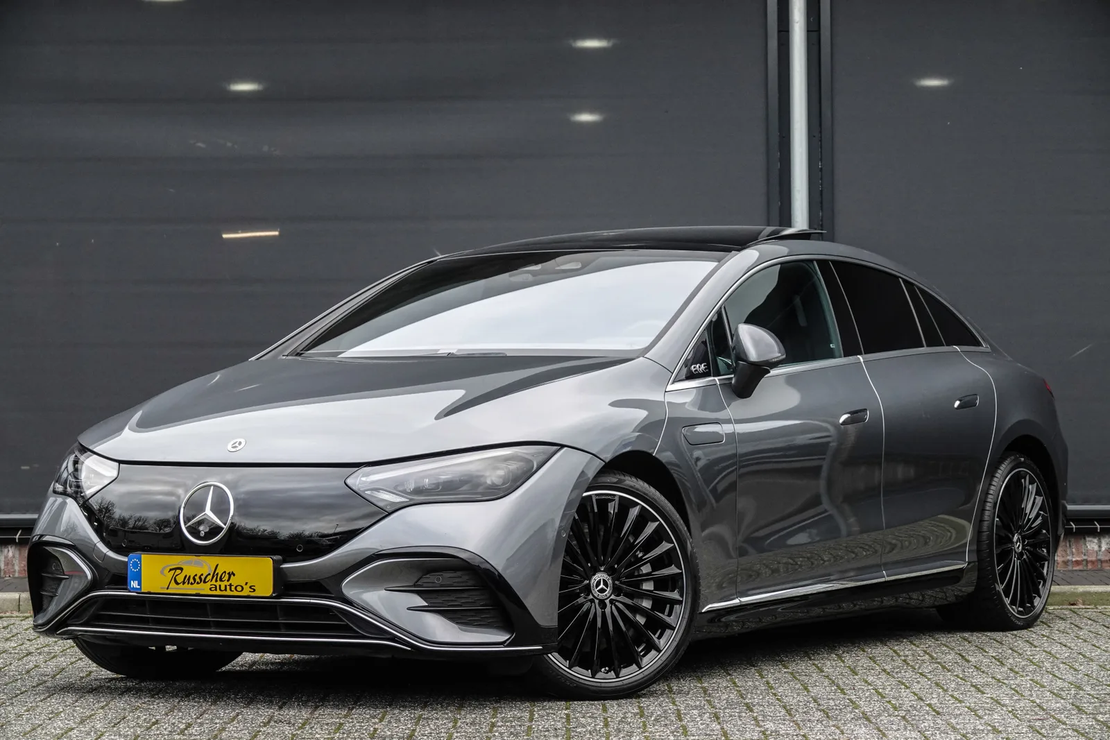 Mercedes-Benz EQE (2022) — foto 1