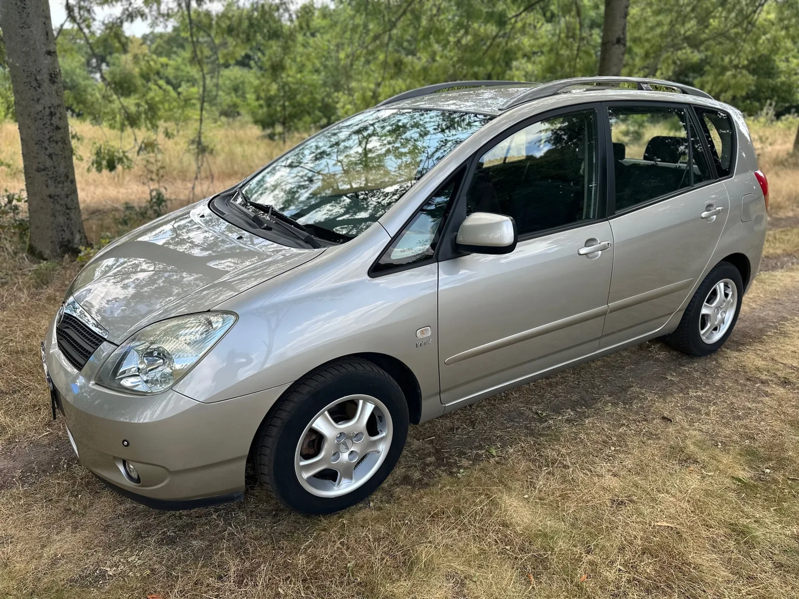 Toyota Corolla Verso (2003) — foto 1