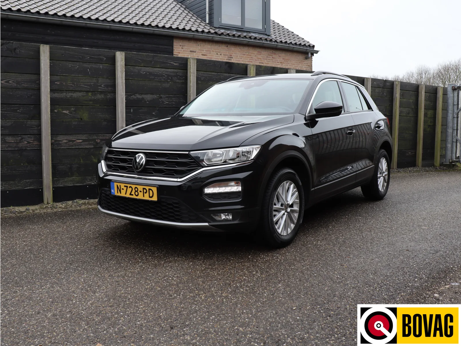 Volkswagen T-Roc (2021) — foto 1