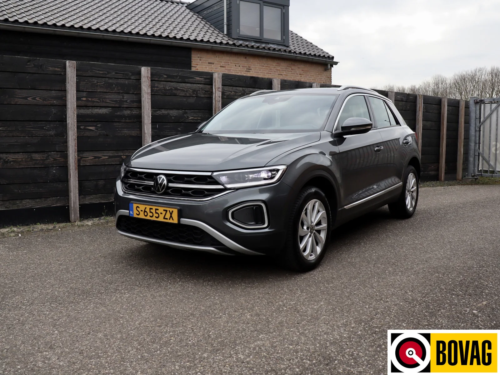 Volkswagen T-Roc (2023) — foto 1