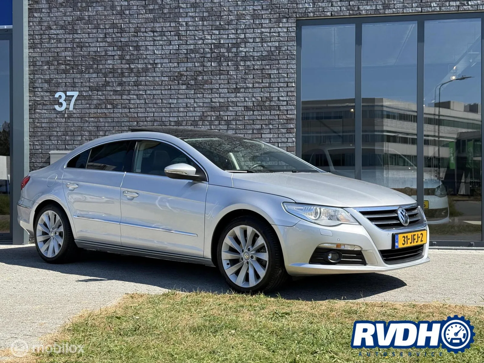 Volkswagen Passat (2009) — foto 1