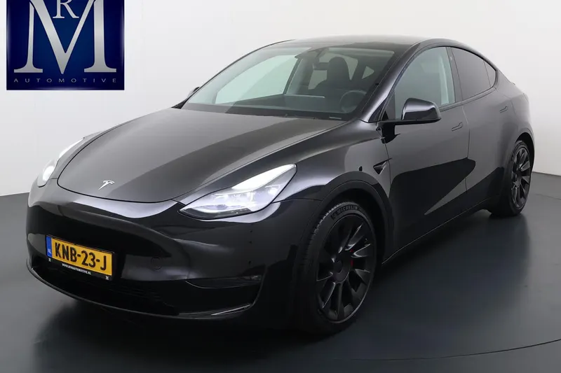 Tesla Model Y (2023)
