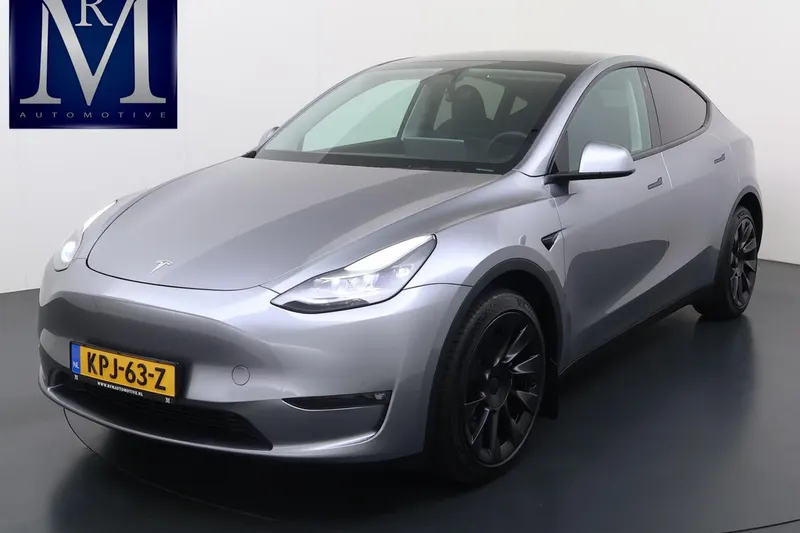 Tesla Model Y (2024)