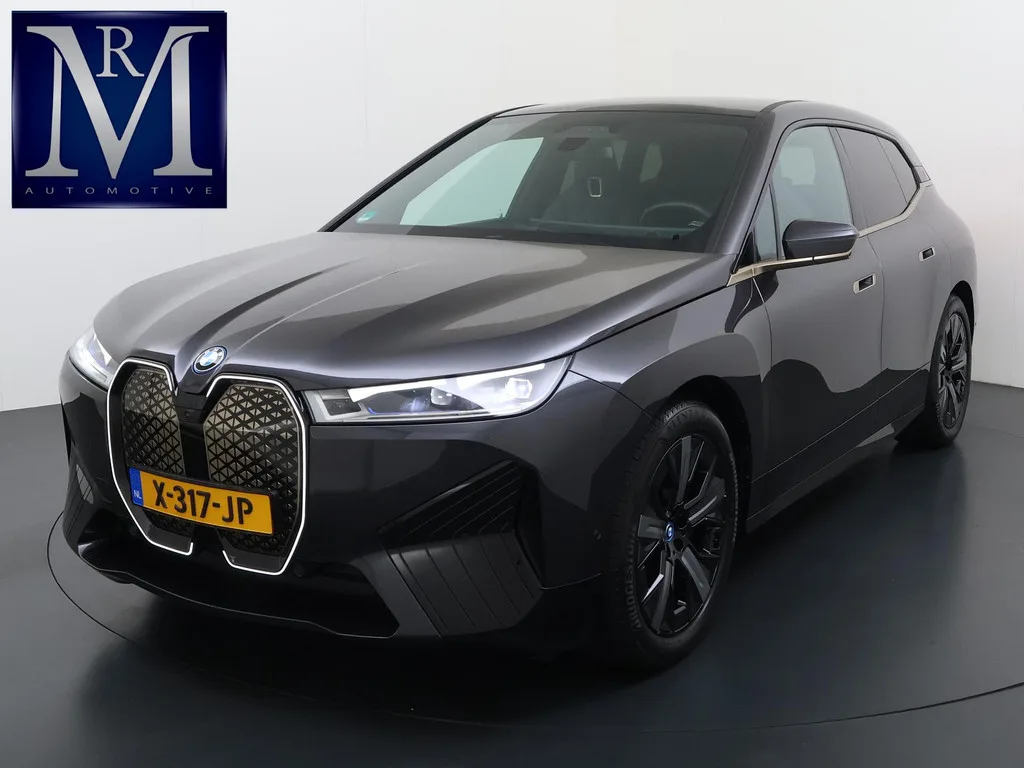 BMW iX (2023) — foto 1