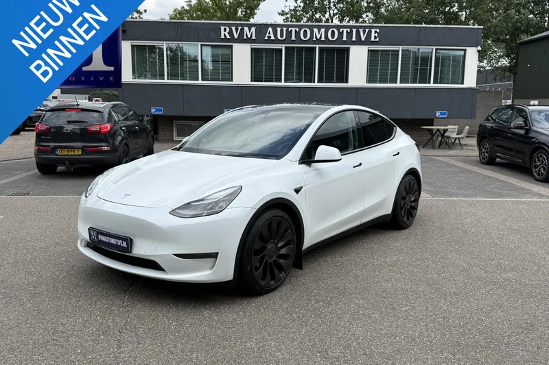 Tesla Model Y (2024)