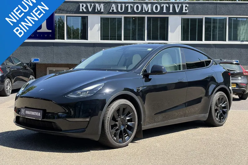 Tesla Model Y (2024)