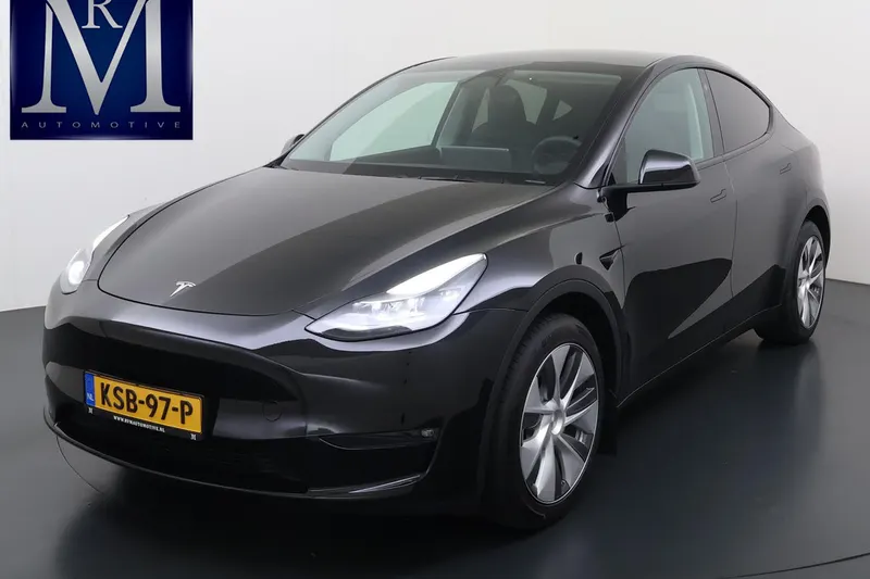 Tesla Model Y (2024)