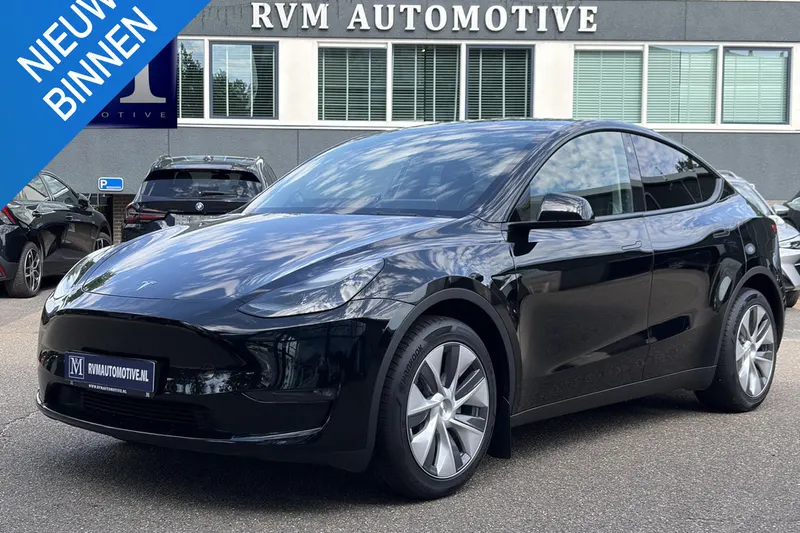 Tesla Model Y (2024)