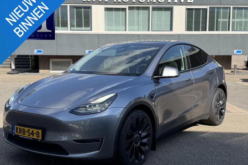 Tesla Model Y (2024)
