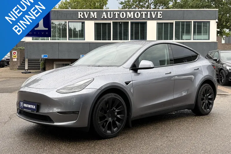 Tesla Model Y (2023)