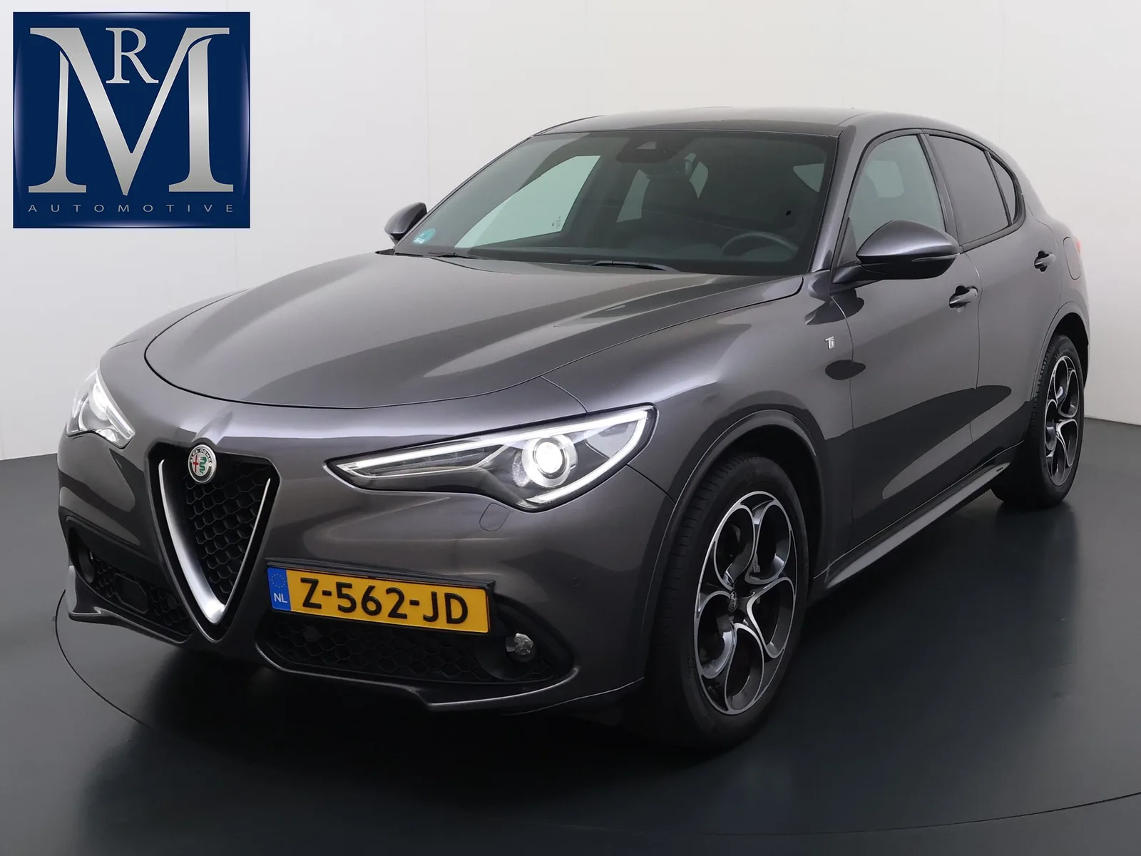 Alfa Romeo Stelvio (2023) — foto 1