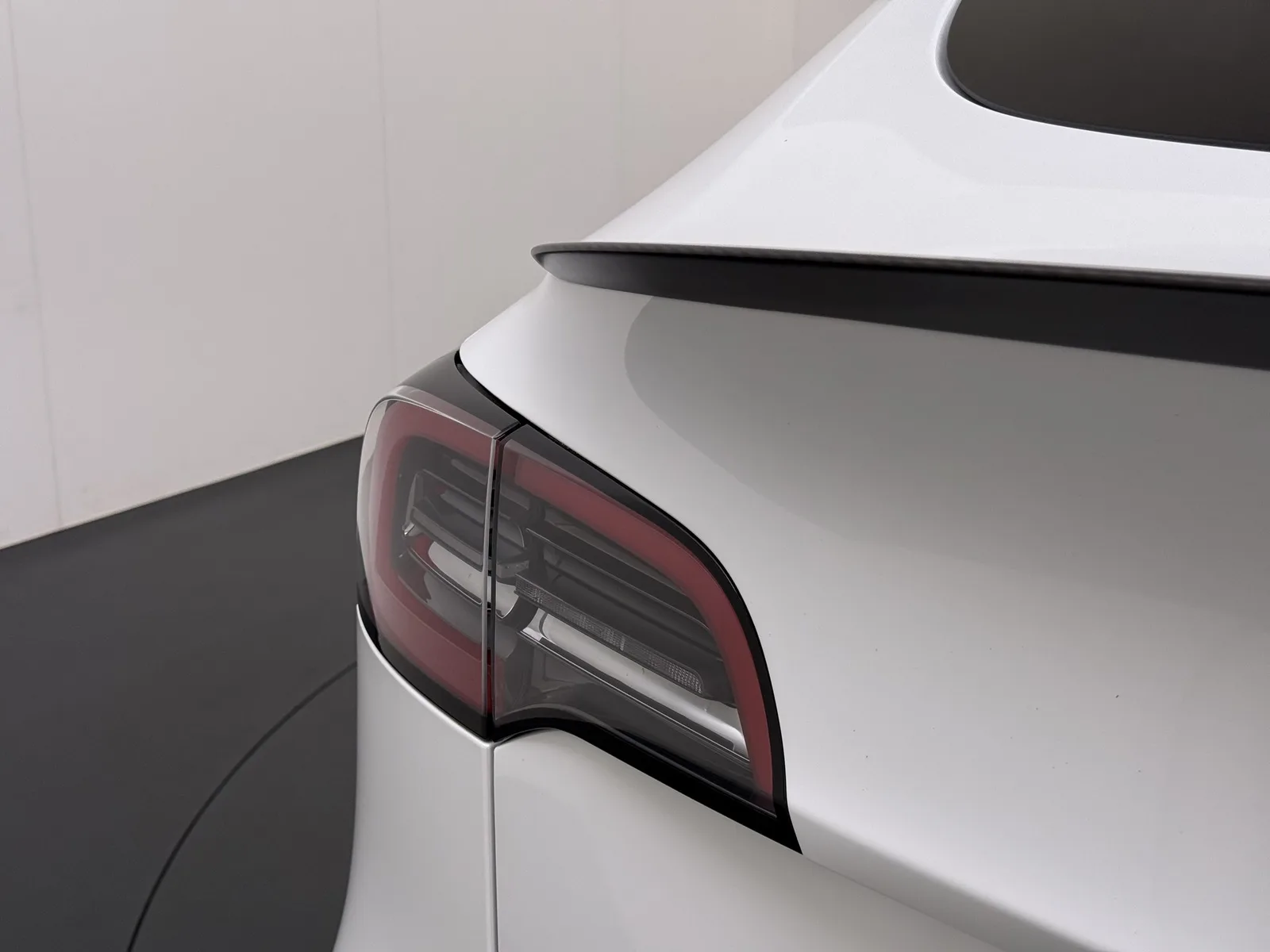 Tesla Model Y (2024) — foto 1