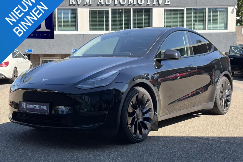 Tesla Model Y (2023)