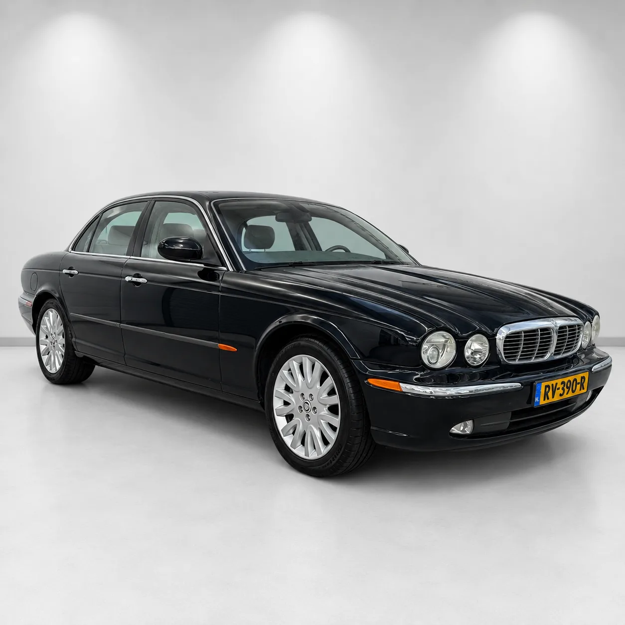 Jaguar XJ (2003) — foto 1