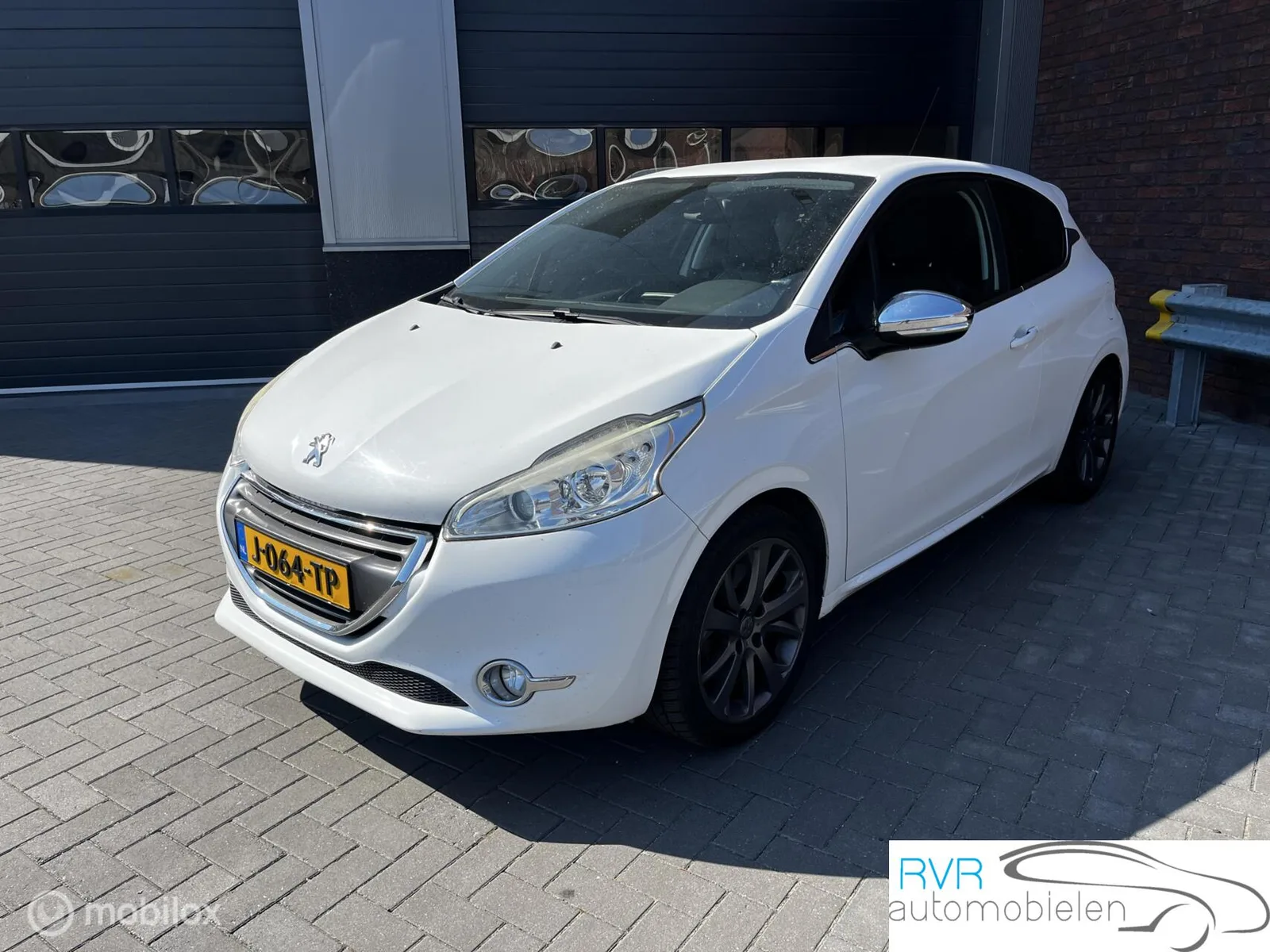 Peugeot 208 (2013) — foto 1