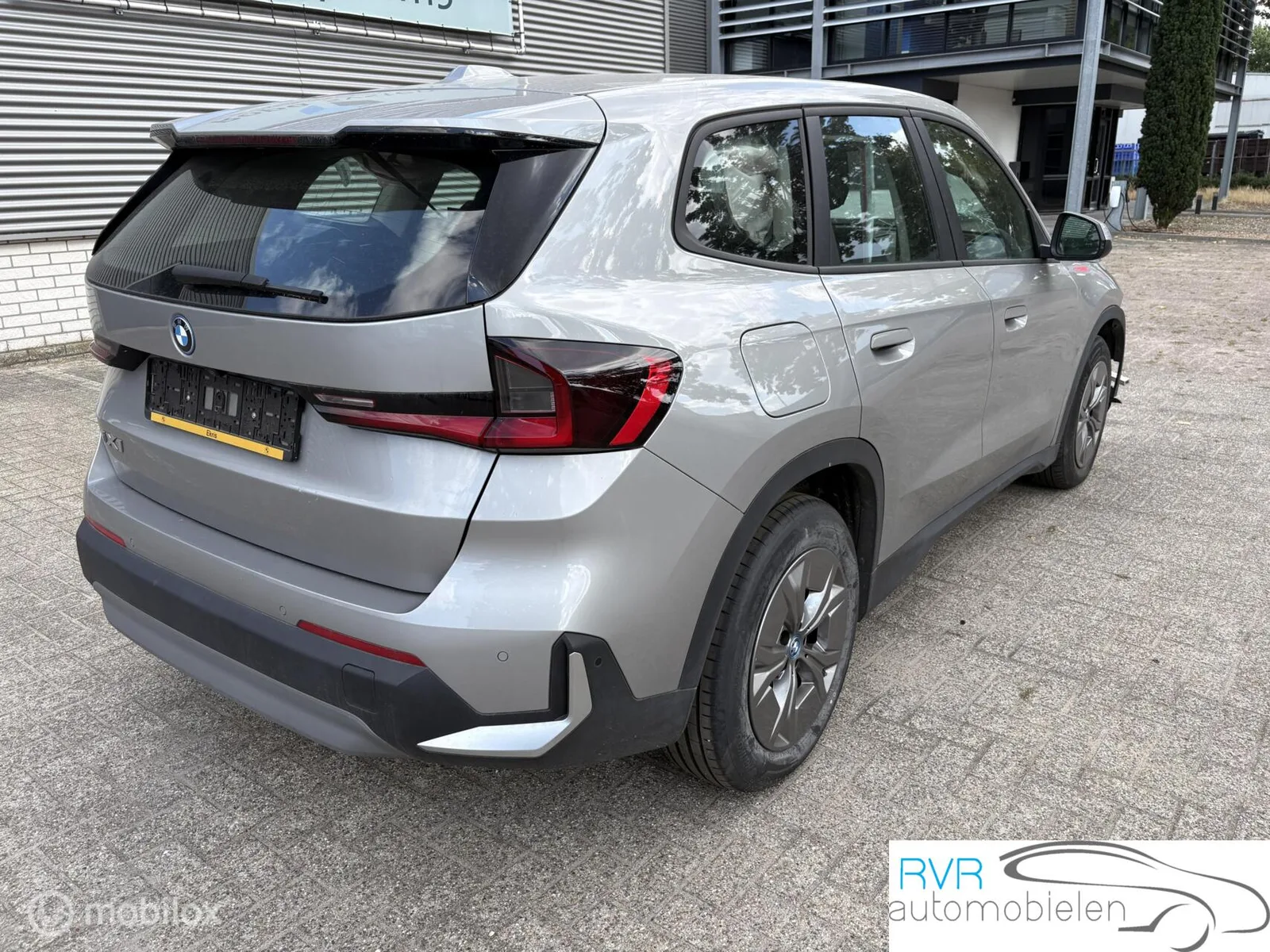 BMW iX1 (2024) — foto 1