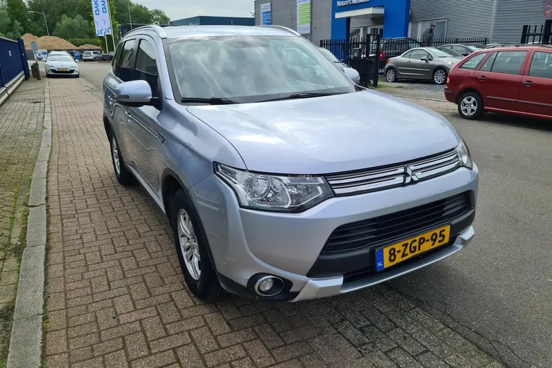 Mitsubishi Outlander (2015)