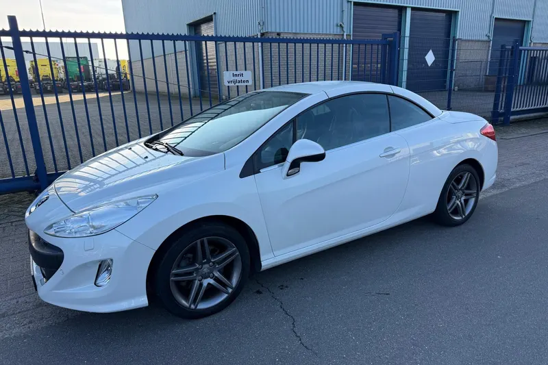 Peugeot 308 (2011)