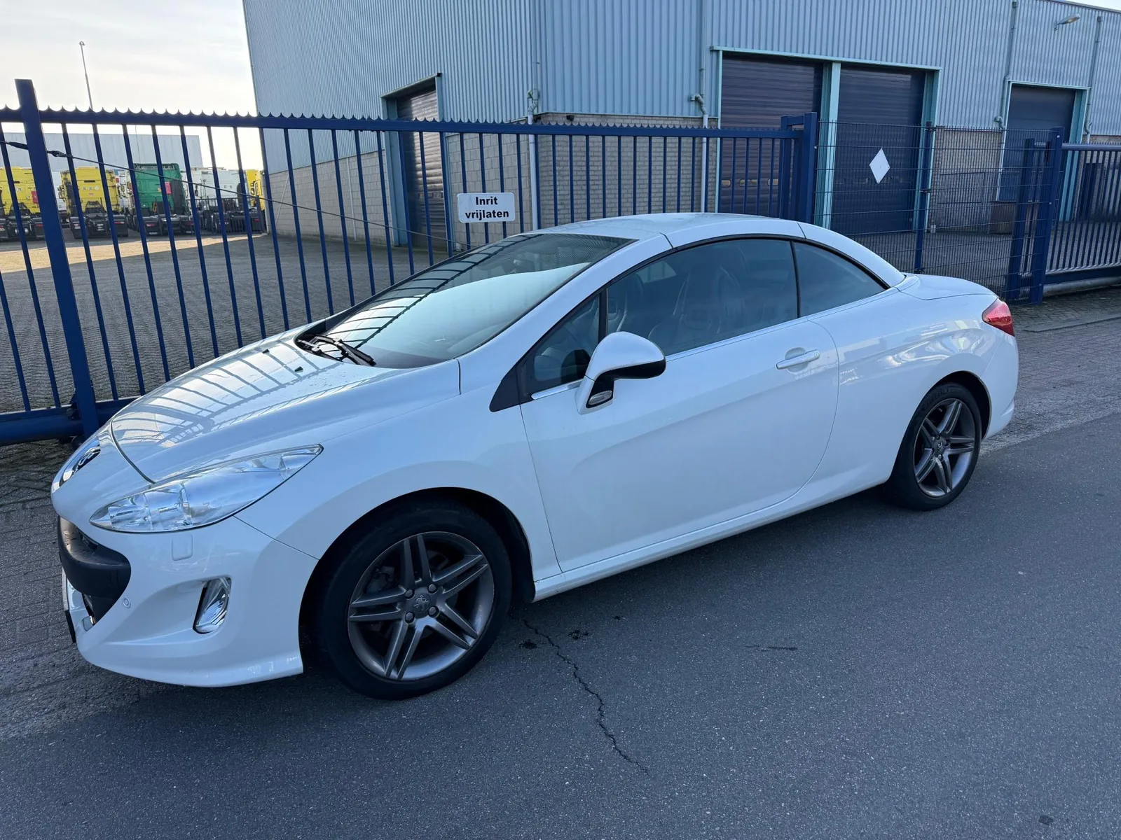 Peugeot 308 (2011) — foto 1