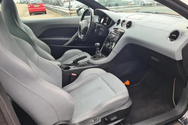 Peugeot RCZ (2012)