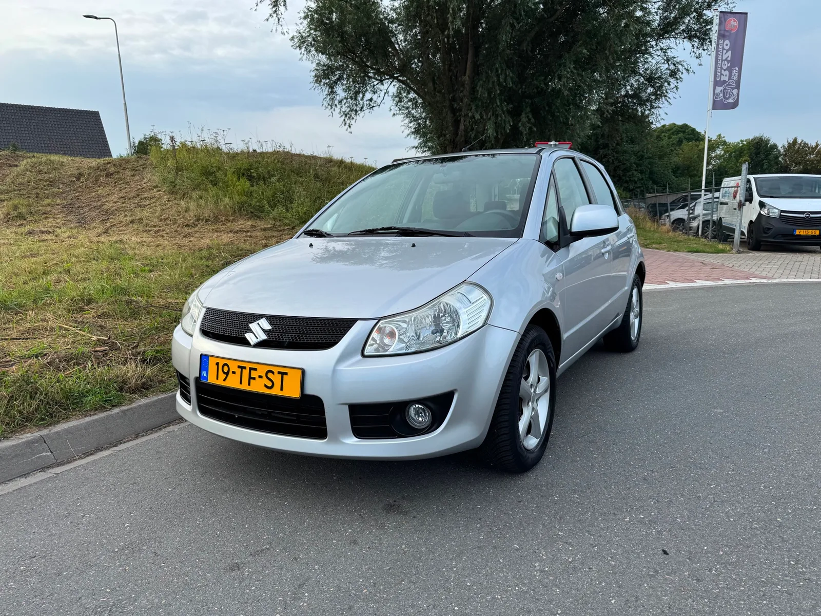 Suzuki SX4 (2006) — foto 1