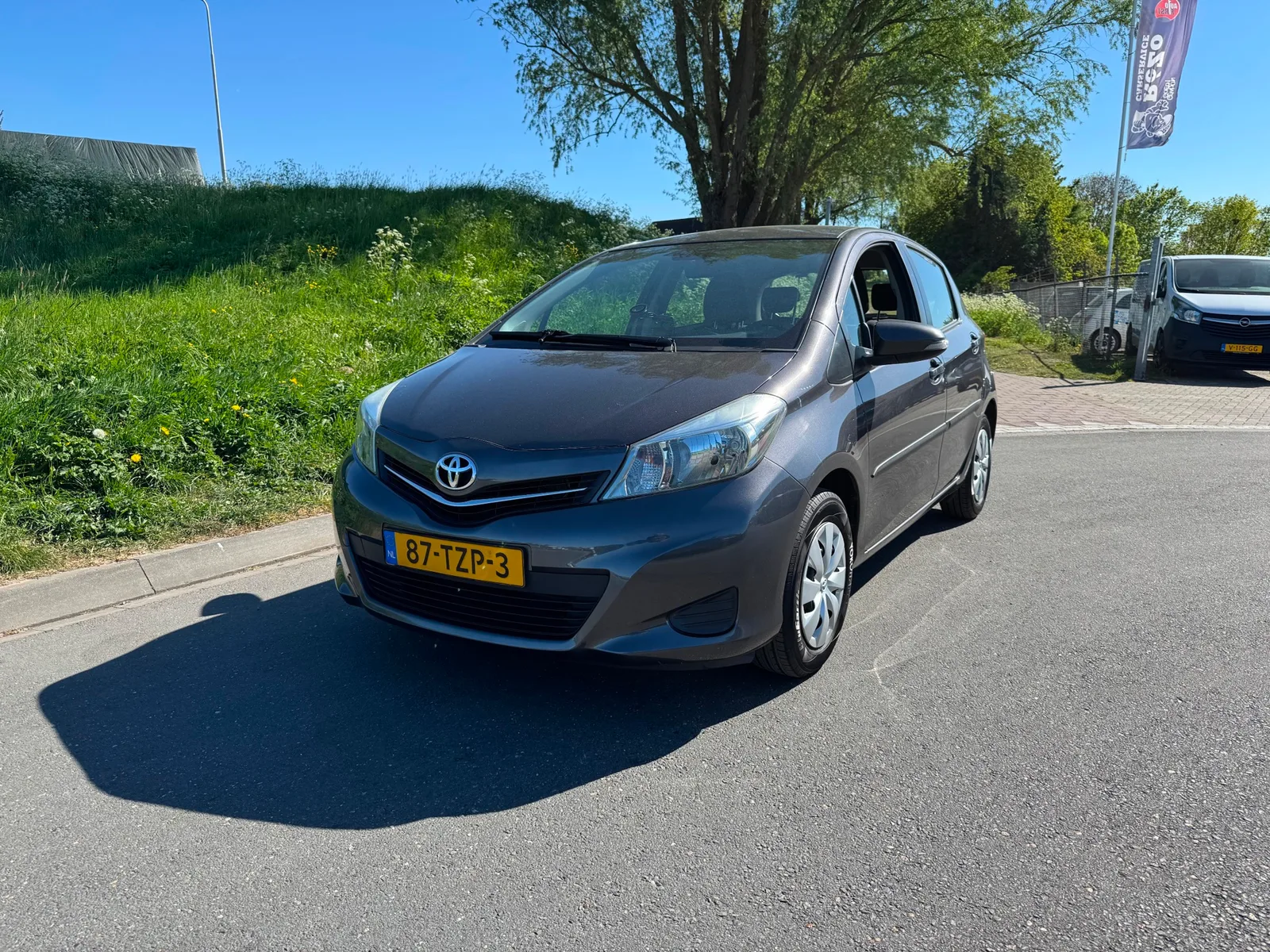 Toyota Yaris (2012) — foto 1