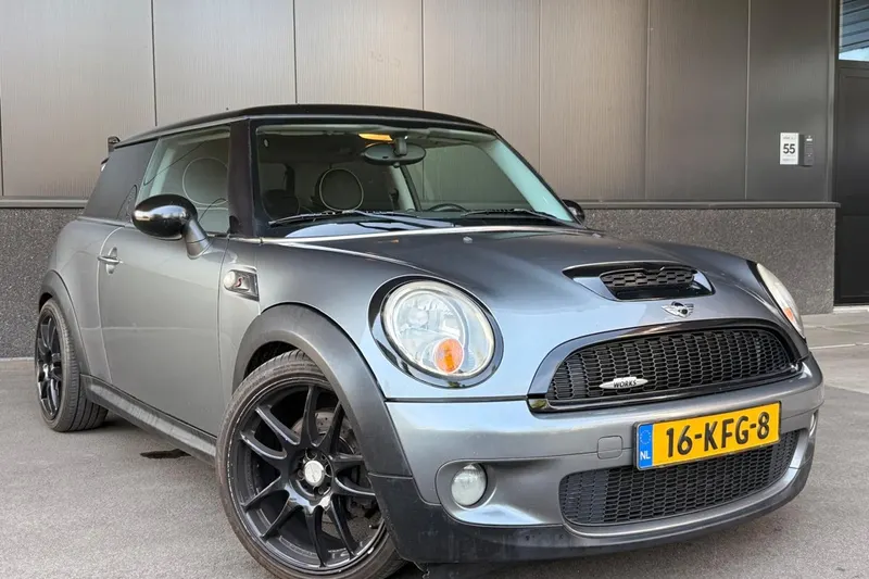 MINI John Cooper Works (2009)