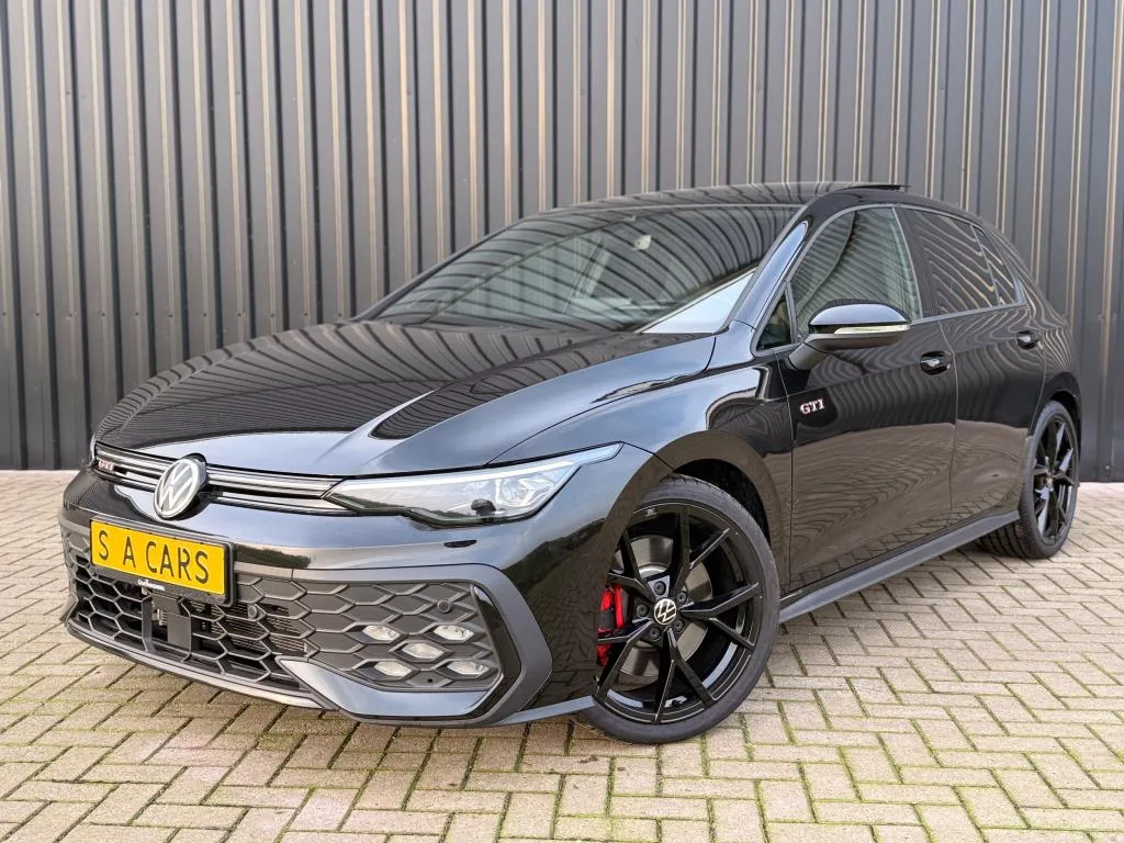 Volkswagen Golf (2024) — foto 1
