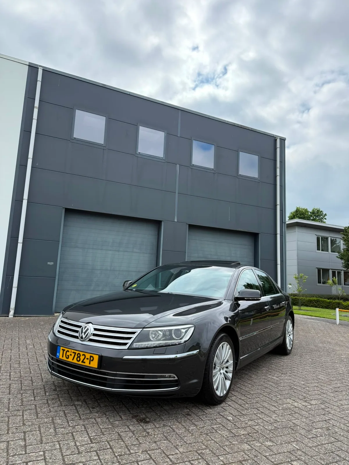 Volkswagen Phaeton (2014) — foto 1