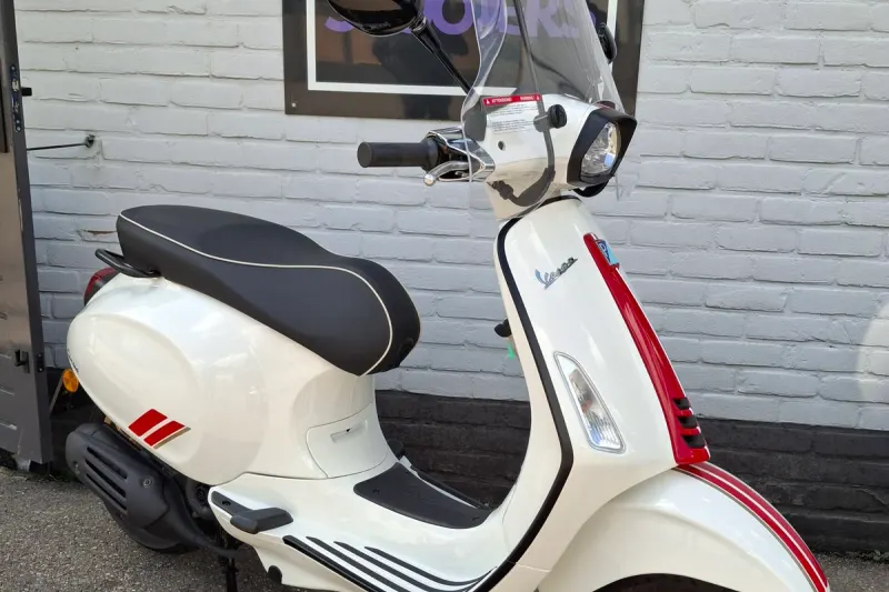 Vespa Sprint Racing Sixties (2020)
