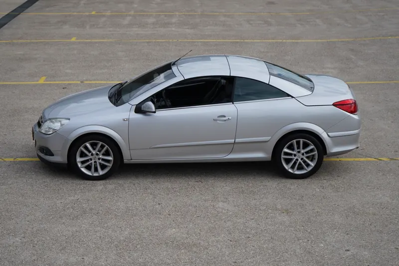 Opel Astra (2008)