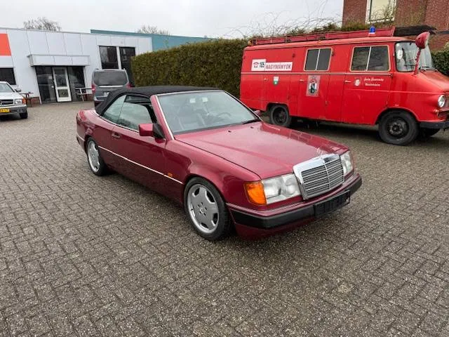 Mercedes-Benz 300-Serie (1993) — foto 1