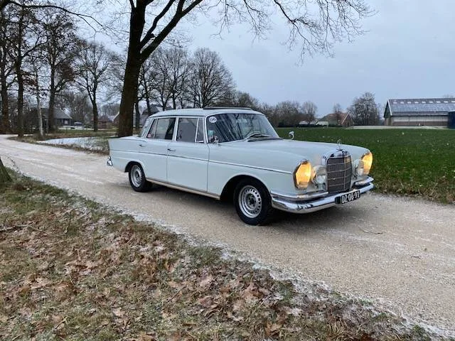 Mercedes-Benz 300-Serie (1962) — foto 1